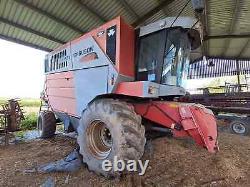 MASSEY FERGUSON 7274 Cerea Auto Level Combine Harvester, Year 2002