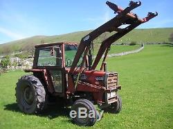 Massey Ferguson 565 tractor with power loader