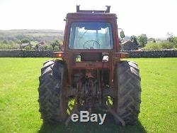 Massey Ferguson 565 tractor with power loader