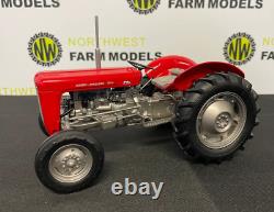 Universal Hobbies 6655 116 Scale Massey Ferguson 35 (1957)