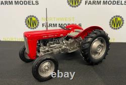 Universal Hobbies 6655 116 Scale Massey Ferguson 35 (1957)