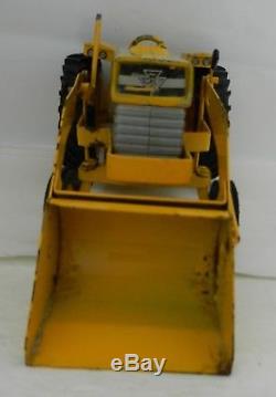 VINTAGE ERTL MASSEY FERGUSON 3165 Industrial Yellow Tractor withLOADER HTF